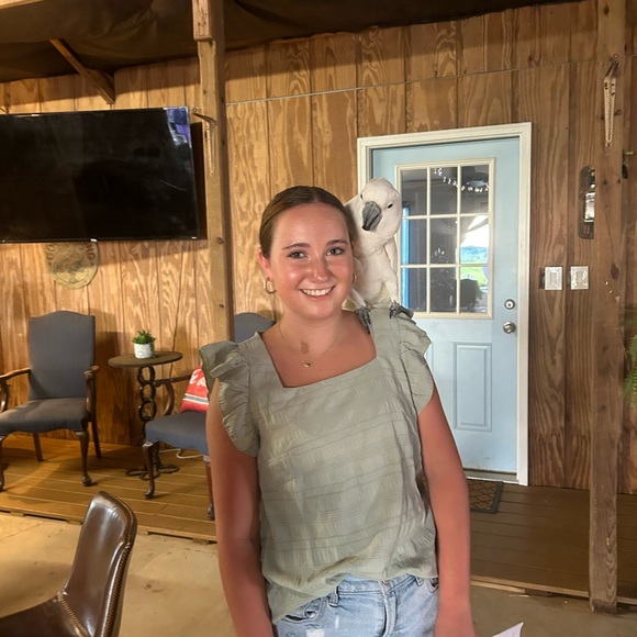 Profile Picture of Piper Macklem (@pipermacklem) on Poshmark