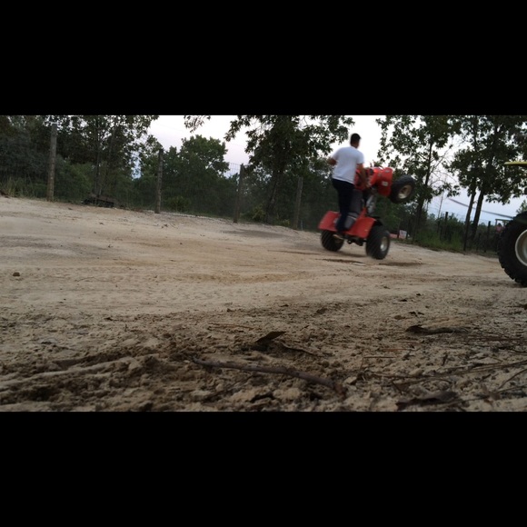 Profile Picture of Alex Zambrano (@alexxx07) on Poshmark