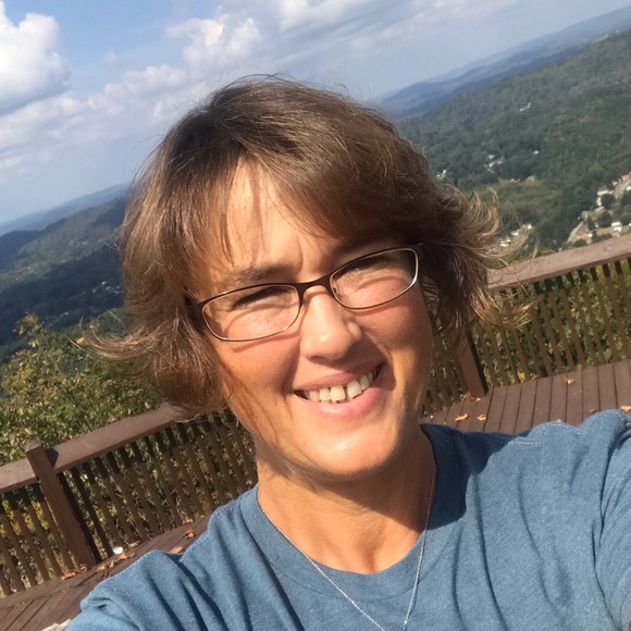 Profile Picture of Kim Sipes (@kimsipes8991) on Poshmark