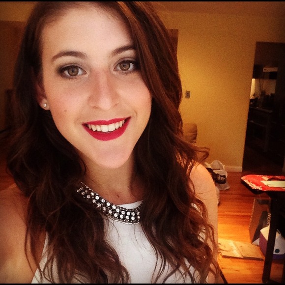 Profile Picture of Emma Hohauser (@ehohauser) on Poshmark