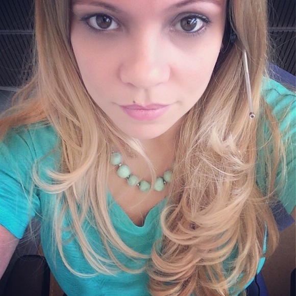 Profile Picture of Iris Rivera (@irisjanet) on Poshmark