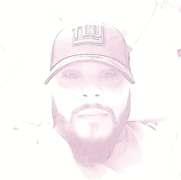 Profile Picture of Nelson Serrano (@nelson_serrano) on Poshmark