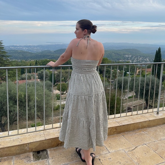 Profile Picture of Phoebe Long (@phoebe_long) on Poshmark