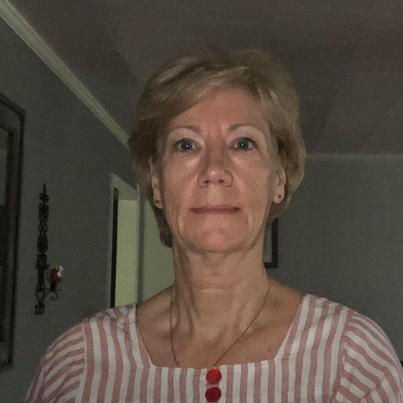 Profile Picture of Rosemary Borders (@rosemaryborders) on Poshmark
