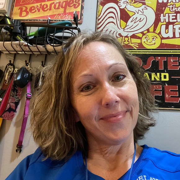 Profile Picture of Kim Zahner (@kimberlyz302) on Poshmark