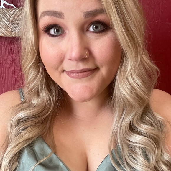 Profile Picture of Allison Mcelroy (@allib51124) on Poshmark