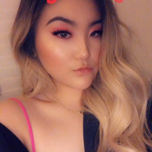 Profile Picture of Hannah Chang (@hannahchang00) on Poshmark