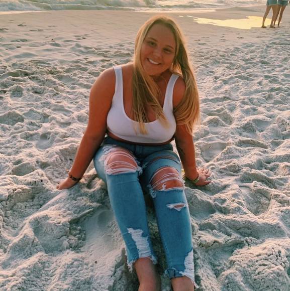 Profile Picture of Layla Syverson (@laylaann2001) on Poshmark