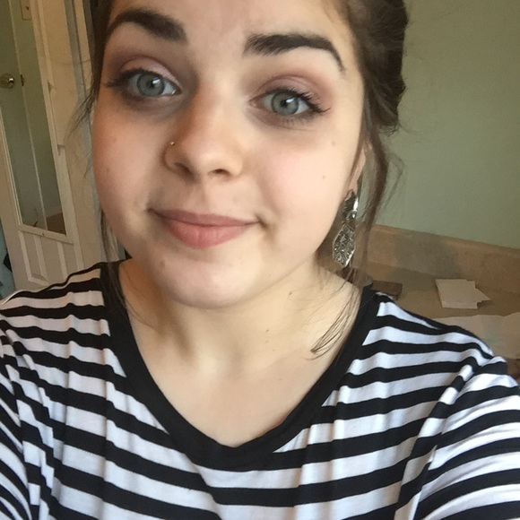 Profile Picture of Antonia Labozzetta (@tonilabozzetta) on Poshmark