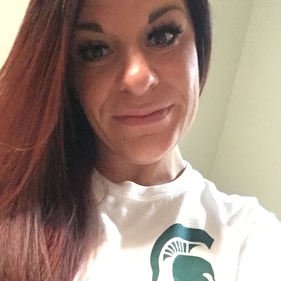 Profile Picture of Lindsey Crabtree (@linzcrabtree) on Poshmark