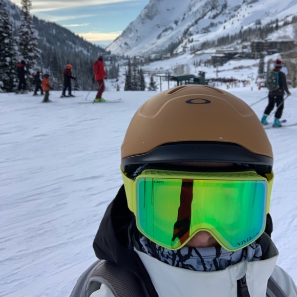 Profile Picture of Liz Squyres (@oldskool382) on Poshmark