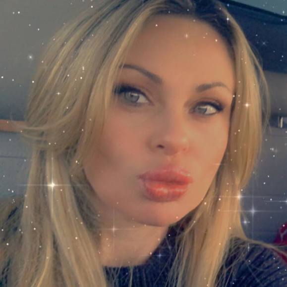 Profile Picture of Ali Feinerman-abuhazira (@aliabuhazira) on Poshmark
