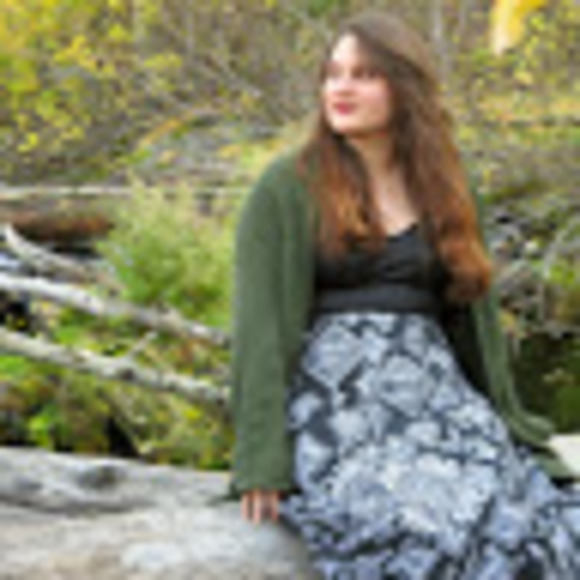 Profile Picture of Alanna Roberti (@alannaroberti) on Poshmark