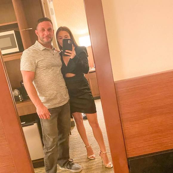 Profile Picture of Anastasia Salzer (@anasalzer) on Poshmark