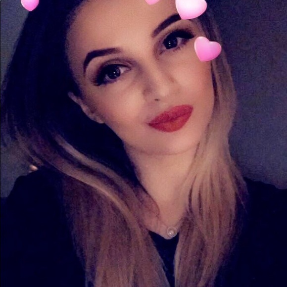 Profile Picture of Kreshnike Ismajli (@kismajli) on Poshmark