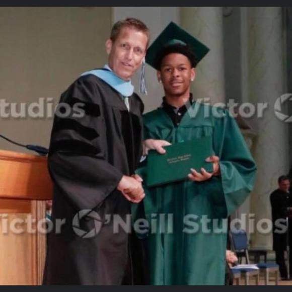 Profile Picture of Leaky Leaky (@leaks99) on Poshmark