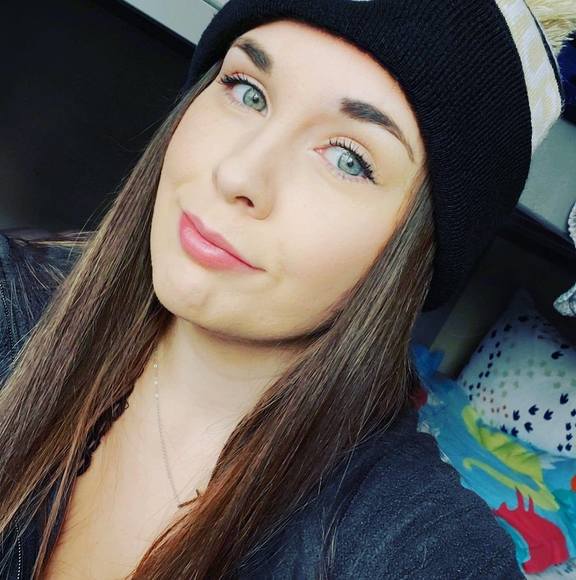 Profile Picture of Hillery Pennock (@hriley12) on Poshmark