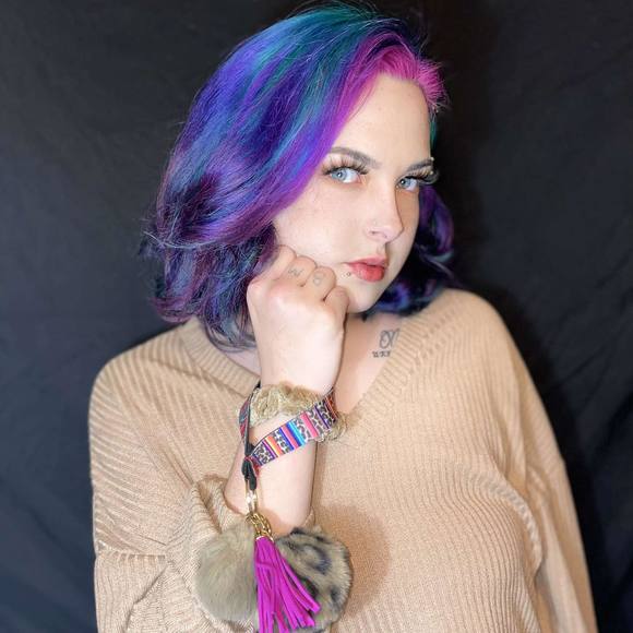 Profile Picture of Destini Difazio (@dessybooboo2001) on Poshmark