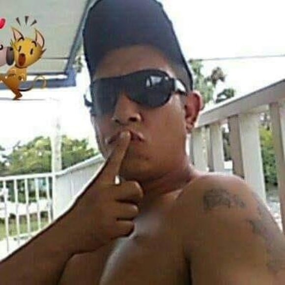 Profile Picture of Antonio Aviles (@axeljuanjorge) on Poshmark