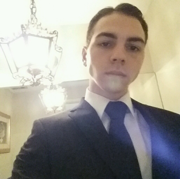 Profile Picture of Sam Dwyer (@stylinsam) on Poshmark