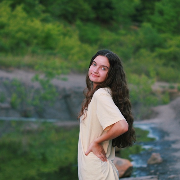 Profile Picture of Lauren Bishop (@lauren_bishop_) on Poshmark