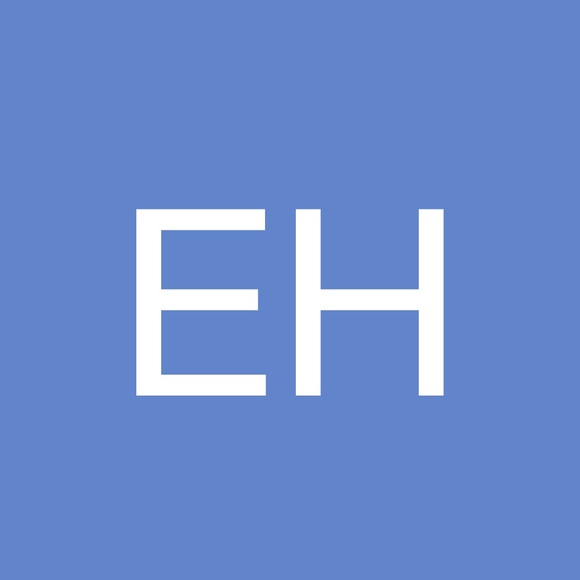 Profile Picture of Erika Hunter (@erikahun9) on Poshmark