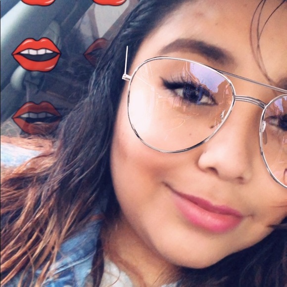 Profile Picture of Lizeth Gonzalez (@belemloz) on Poshmark