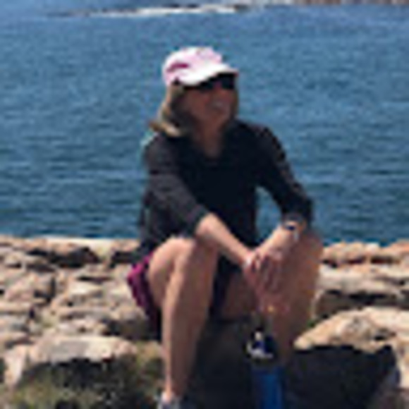 Profile Picture of Gwenn Heintzelman (@gkh353) on Poshmark