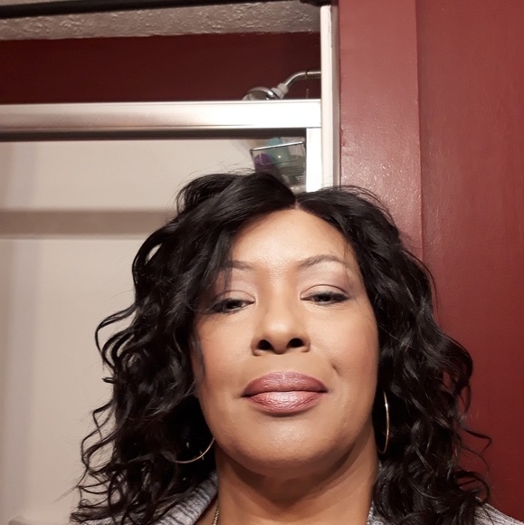 Profile Picture of Roberta Grady (@havesome32) on Poshmark