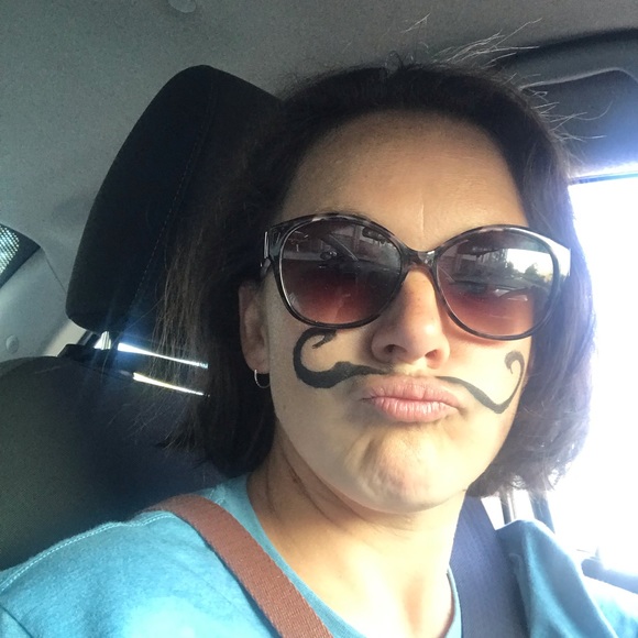 Profile Picture of Jen Gee (@jgee7025) on Poshmark