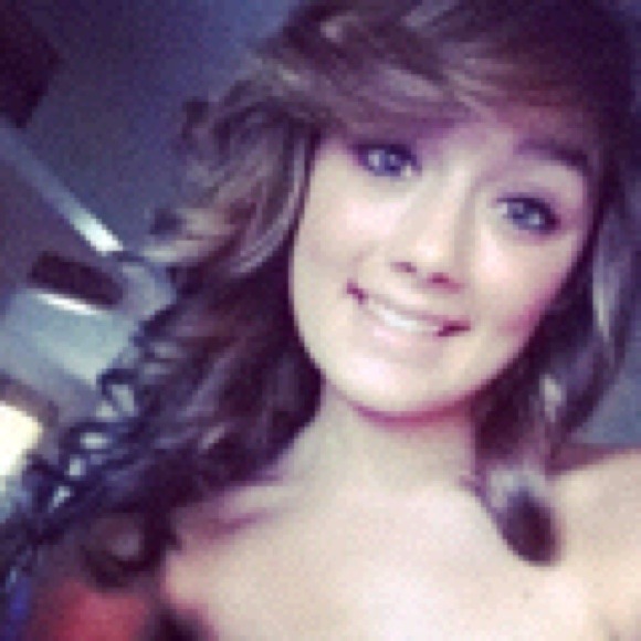 Profile Picture of Hannah Knight (@hanknight30) on Poshmark