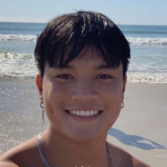 Mike Bui - Poshmark Profile Picture of Mike Bui (@mbui7) on Poshmark
