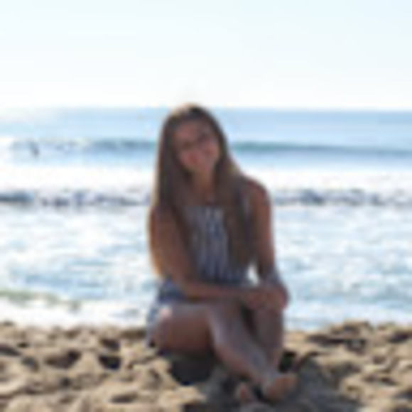 Profile Picture of Mikayla Brutnell (@mbrutnell26) on Poshmark