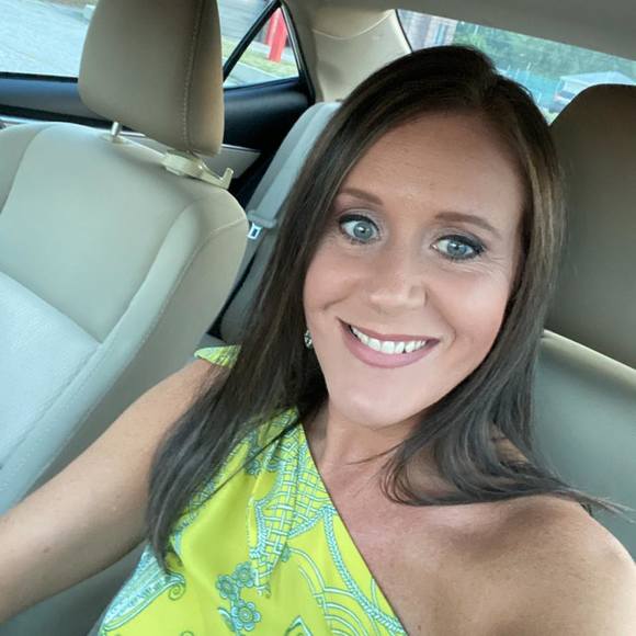 Profile Picture of Kelli Bacon (@kbacon1976) on Poshmark