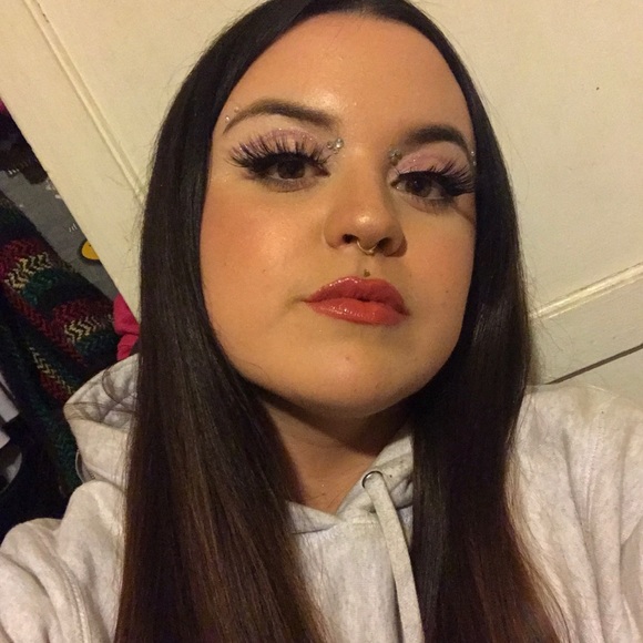 Profile Picture of Malayna Helffenstein (@malaynaerin) on Poshmark