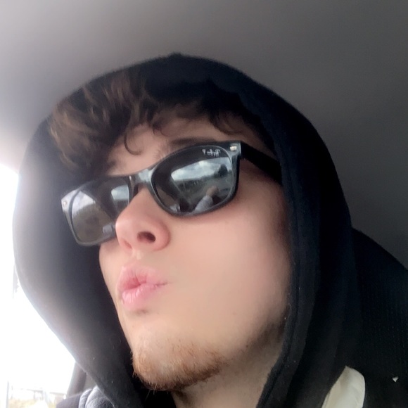 Profile Picture of Caleb Barrett (@cmb3980) on Poshmark