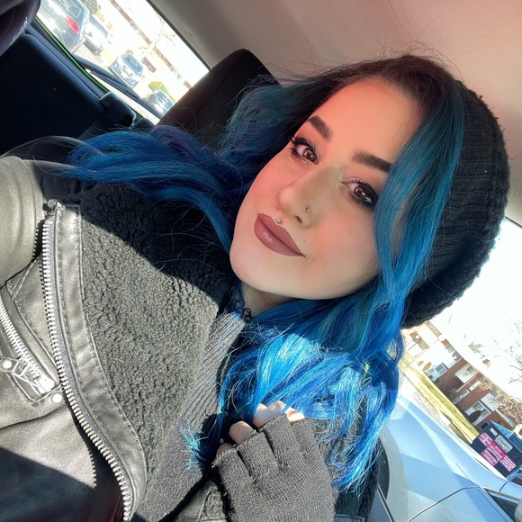 Profile Picture of Dee Ramirez (@deeramirez1490) on Poshmark