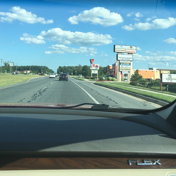 Profile Picture of Mary Zorbach (@mozorbach) on Poshmark