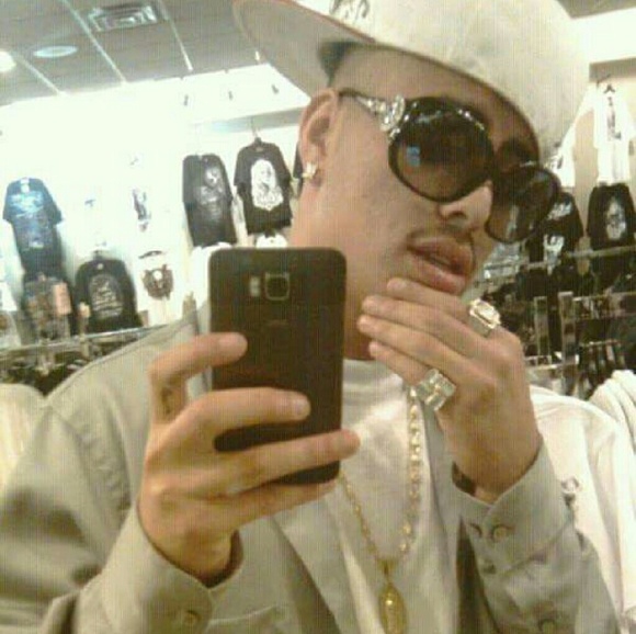 Profile Picture of Jeffrey Tovar (@royaltydaprince) on Poshmark