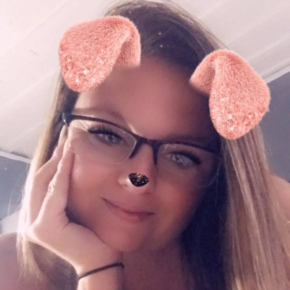 Marie Kossuth - Poshmark Profile Picture of Marie Kossuth (@mommamariexox69) on Poshmark