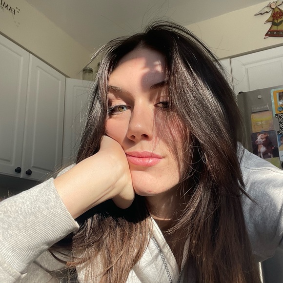 Profile Picture of Michaela Beck (@_michaelabeck) on Poshmark