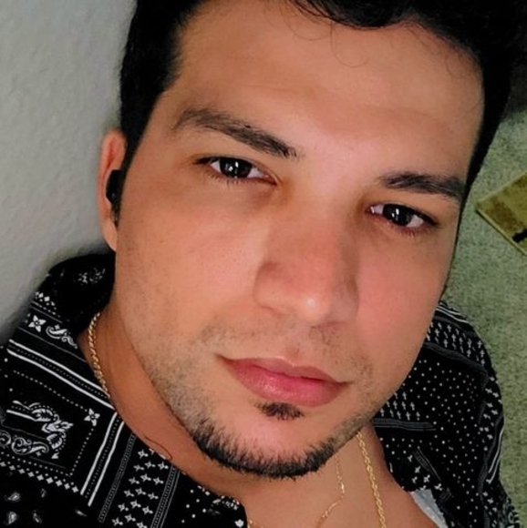 Profile Picture of Peter Reyes (@pedrypr) on Poshmark