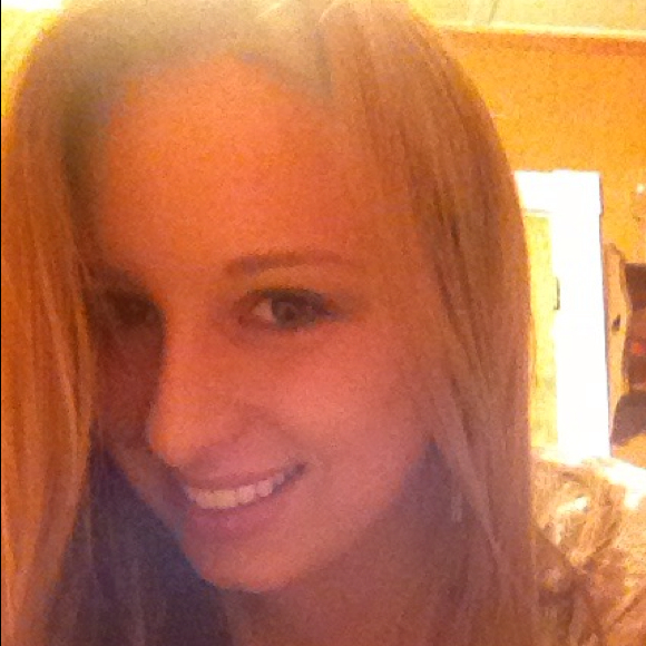 Profile Picture of Nicole Capone (@nkcapone) on Poshmark