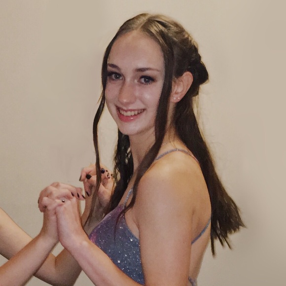 Profile Picture of Anna Fradin (@annafrfr) on Poshmark