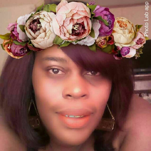 Profile Photo of Lashondra Sanders (@lsanders79) on Poshmark