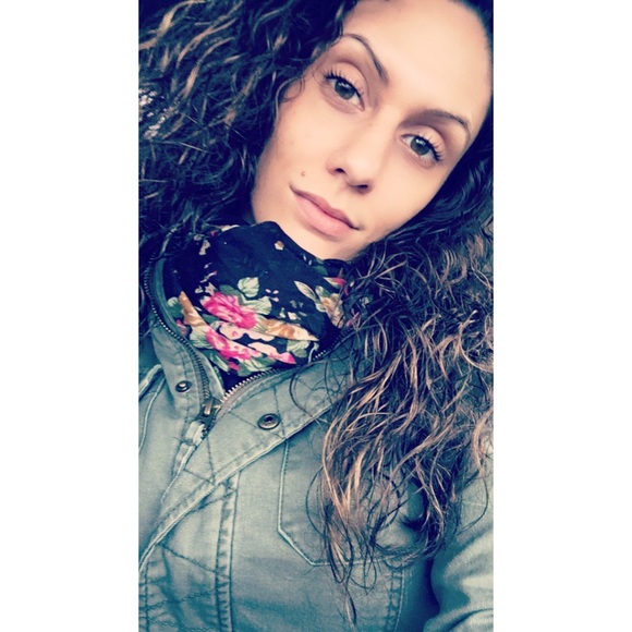 Profile Picture of Jackie Renninger (@jackiii3_) on Poshmark