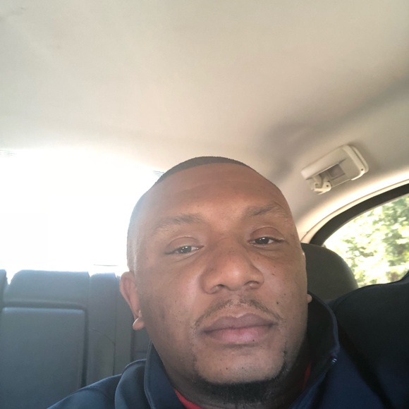 Profile Picture of Abraham Smith (@abe858585) on Poshmark