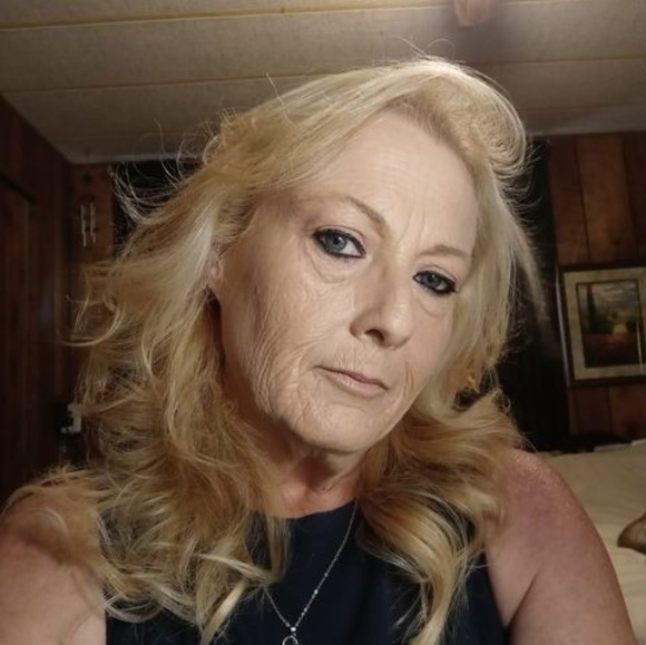 Profile Picture of Susan Yandell (@susanyandell75) on Poshmark