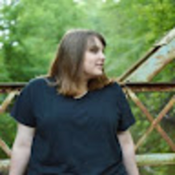 Profile Picture of Karlie Hicks (@hickskm27) on Poshmark