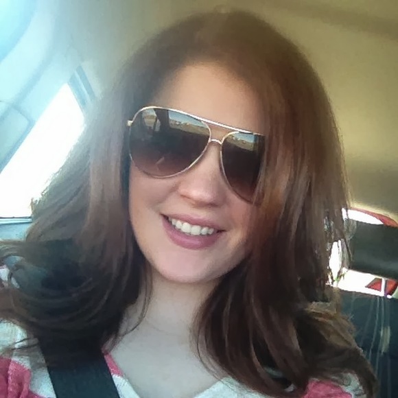 Profile Picture of Amanda Spearing (@alspeari11) on Poshmark